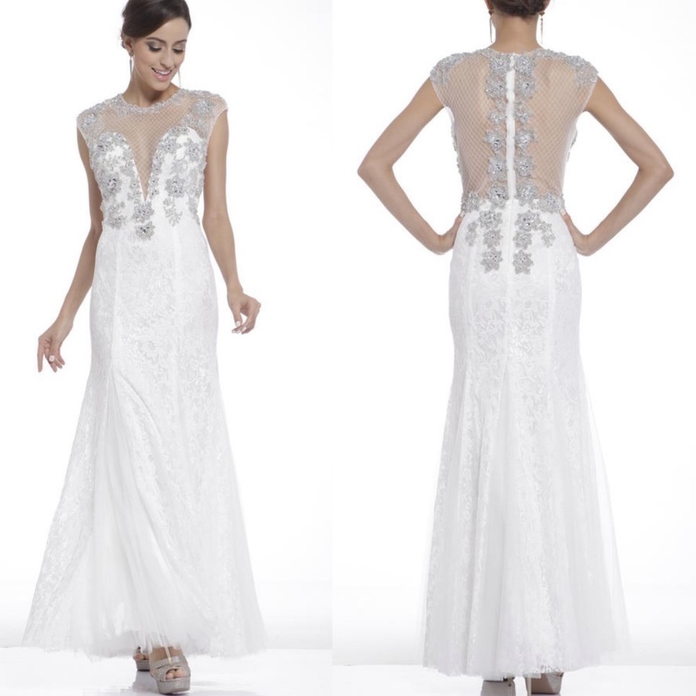 Cinderella Divinie White lace crystal embellished upper gown size 6 women’s